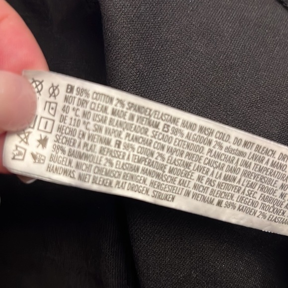 Forever 21 brand size M black miniskirt with button closure in front & pockets - Picture 5 of 5